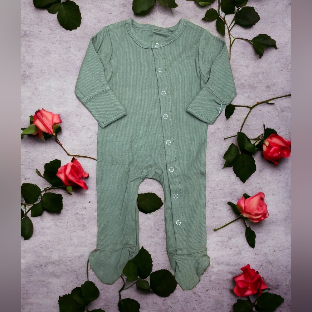 NWT Ribbed olive green footie